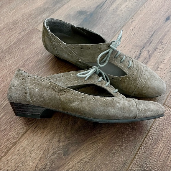 G by Guess | Shoes | Guess Suede Taupe Kitten Heel Oxford Shoes 9m